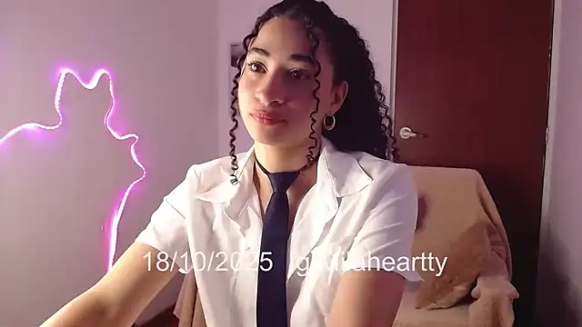 Snapshot of heartty_Milah chatting on October 18, 9:49 pm heartty Milah online show from October 18, 9:49 pm