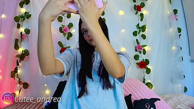 Snapshot of cutee_andrea chatting on October 24, 1:56 am cutee andrea online show from October 24, 1:56 am