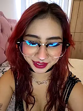 Snapshot of sarah_lark_ chatting on October 16, 12:19 pm sarah lark  online show from October 16, 12:19 pm