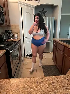 Snapshot of ValentinaPlays chatting on September 24, 6:40 pm ValentinaPlays online show from September 24, 6:40 pm