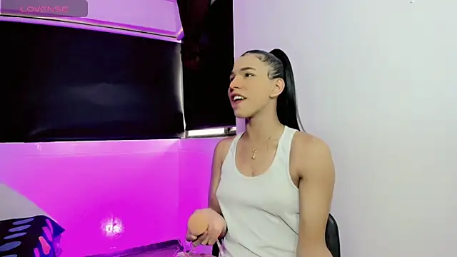 Britany montiel online show from April 13, 7:14 pm