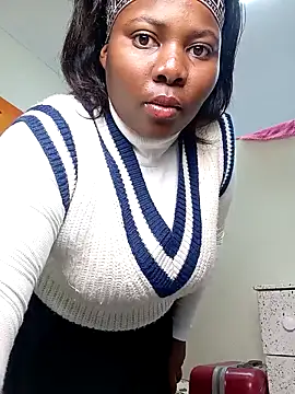 Snapshot of QUEEN_DIVAXX chatting on October 2, 7:30 pm QUEEN DIVAXX online show from October 2, 7:30 pm