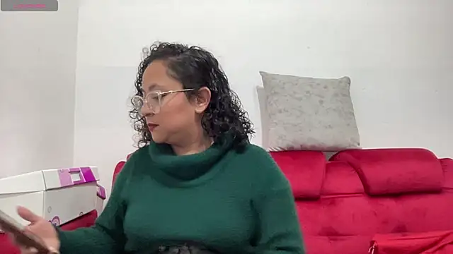 Snapshot of Sophiaburton chatting on September 14, 4:32 am Sophiaburton online show from September 14, 4:32 am