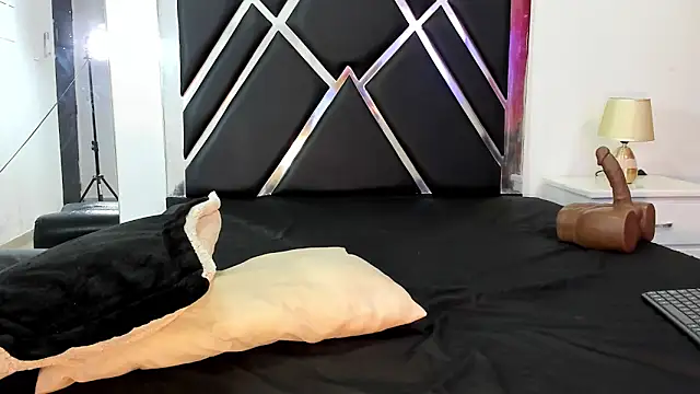 Snapshot of Michelle_Lewis_ chatting on October 18, 1:36 pm Michelle Lewis  online show from October 18, 1:36 pm