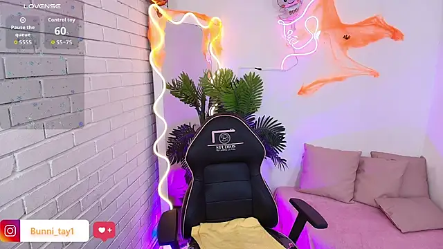 Bunni tay online show from October 24, 1:07 pm