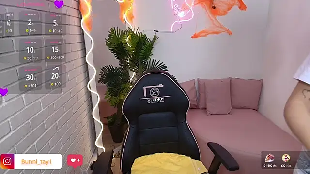 Bunni tay online show from October 11, 11:36 am