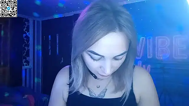 Snapshot of Blonde_Temptation chatting on October 22, 6:46 pm Blonde Temptation online show from October 22, 6:46 pm