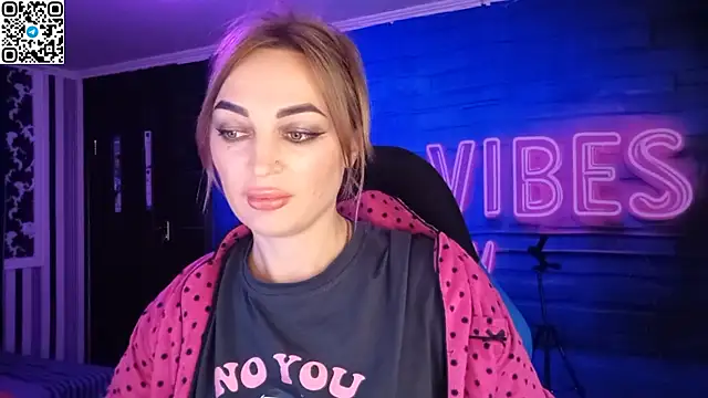 Snapshot of Blonde_Temptation chatting on October 29, 5:26 pm Blonde Temptation online show from October 29, 5:26 pm