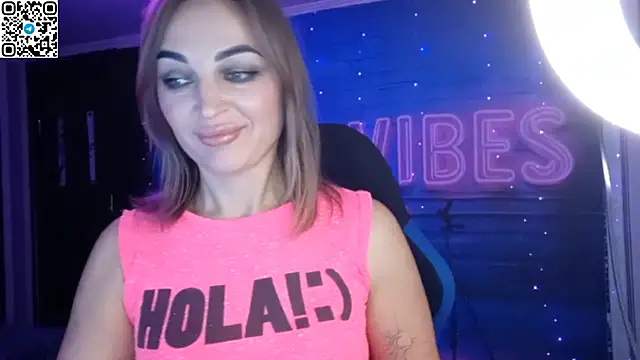 Snapshot of Blonde_Temptation chatting on October 31, 4:11 pm Blonde Temptation online show from October 31, 4:11 pm