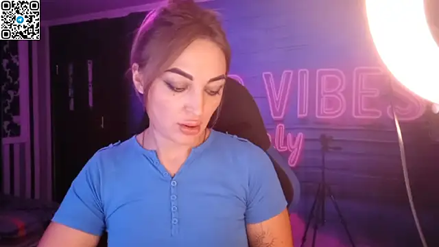 Snapshot of Blonde_Temptation chatting on October 17, 7:06 pm Blonde Temptation online show from October 17, 7:06 pm