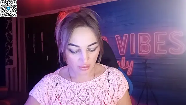 Snapshot of Blonde_Temptation chatting on October 27, 4:35 pm Blonde Temptation online show from October 27, 4:35 pm