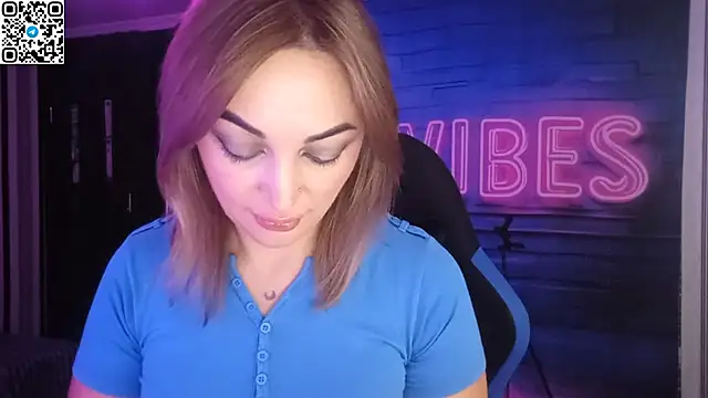 Snapshot of Blonde_Temptation chatting on October 25, 3:41 pm Blonde Temptation online show from October 25, 3:41 pm