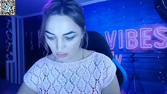 Snapshot of Blonde_Temptation chatting on October 23, 6:47 pm Blonde Temptation online show from October 23, 6:47 pm