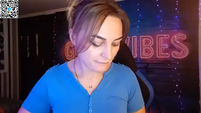 Snapshot of Blonde_Temptation chatting on November 1, 4:22 pm Blonde Temptation online show from November 1, 4:22 pm