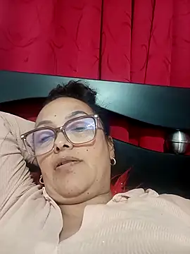 Snapshot of Lady_16 chatting on October 18, 12:25 am Lady 16 online show from October 18, 12:25 am