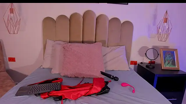 raven black  online show from October 22, 2:44 pm