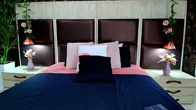 Roxy Skye online show from October 2, 12:54 pm