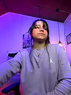 Snapshot of Eymmy_24 chatting on October 10, 11:42 pm Eymmy 24 online show from October 10, 11:42 pm