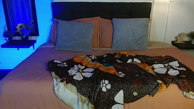 Snapshot of Eymmy_24 chatting on September 18, 2:43 am Eymmy 24 online show from September 18, 2:43 am