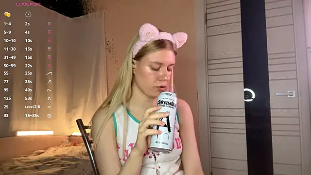 Snapshot of MaryjaneSpider chatting on October 21, 3:49 pm MaryjaneSpider online show from October 21, 3:49 pm