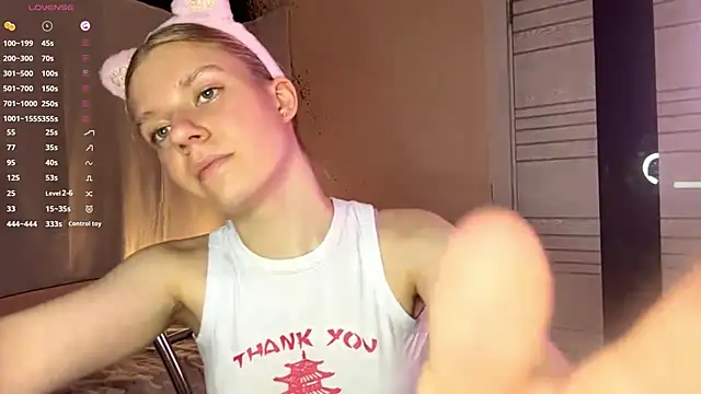 Snapshot of MaryjaneSpider chatting on October 24, 6:59 pm MaryjaneSpider online show from October 24, 6:59 pm