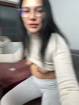 Snapshot of MiaKiittyy chatting on October 16, 3:36 pm MiaKiittyy online show from October 16, 3:36 pm