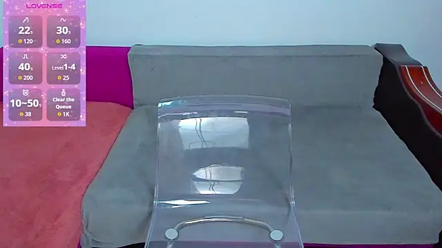 Snapshot of MiaKiittyy chatting on October 17, 4:43 pm MiaKiittyy online show from October 17, 4:43 pm