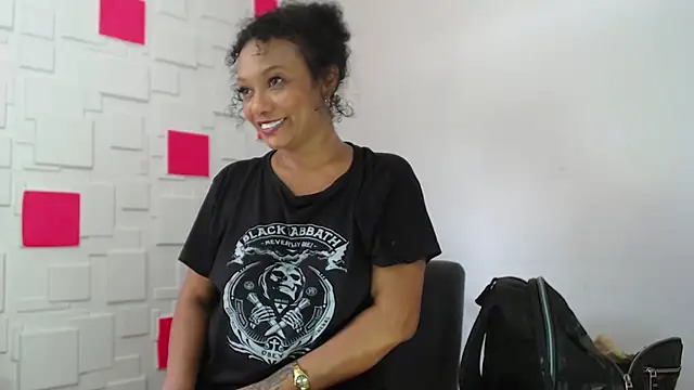 Queen Naomi online show from September 10, 7:25 pm