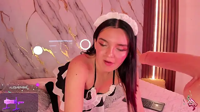 Snapshot of alicecute77 chatting on September 18, 2:43 am alicecute77 online show from September 18, 2:43 am