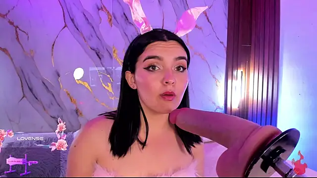 alicecute77 online show from April 7, 2:24 am