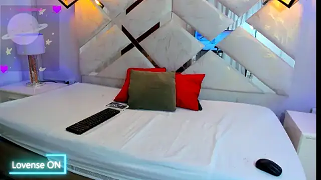 SophieValliiant online show from September 24, 11:04 pm