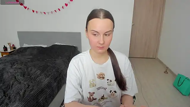 Kelly Cartier online show from February 17, 12:04 pm