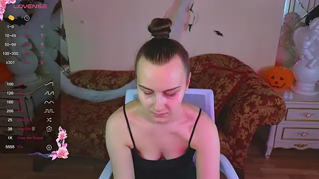 Kelly Cartier online show from November 6, 12:33 pm