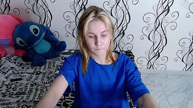 RoyAngela online show from April 7, 1:29 am