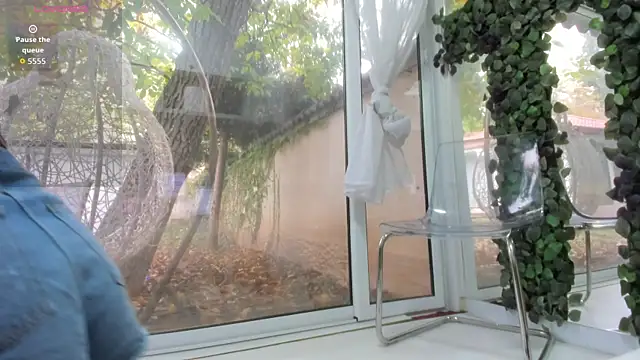 Snapshot of Lexi_Storm chatting on October 18, 7:11 am Lexi Storm online show from October 18, 7:11 am