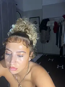 Snapshot of Aurorajadex chatting on October 8, 7:51 pm Aurorajadex online show from October 8, 7:51 pm