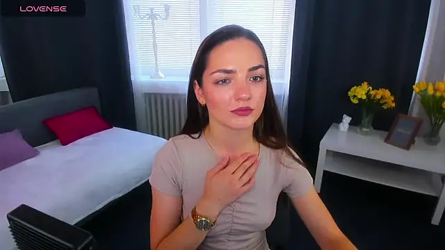 MyEllaLuvs online show from September 20, 1:20 pm