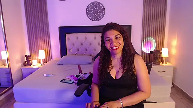 Serena Houstonn online show from December 4, 11:45 am