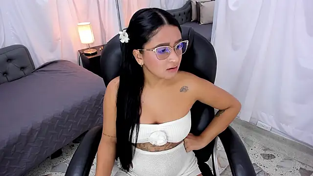 emma morrison online show from October 10, 1:43 am