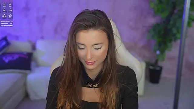 Snapshot of Luna_secretgirl chatting on October 15, 7:00 am Luna secretgirl online show from October 15, 7:00 am