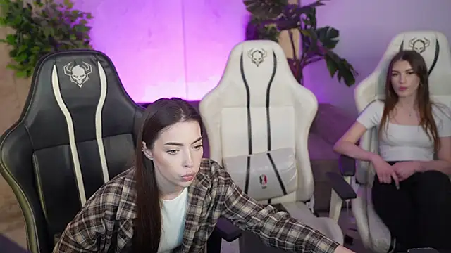 Snapshot of Luna_secretgirl chatting on October 22, 10:42 am Luna secretgirl online show from October 22, 10:42 am