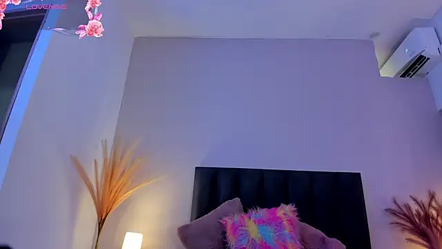 KendraChavez  online show from September 29, 9:42 pm