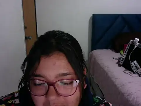 panquevis 22 online show from September 18, 1:04 am