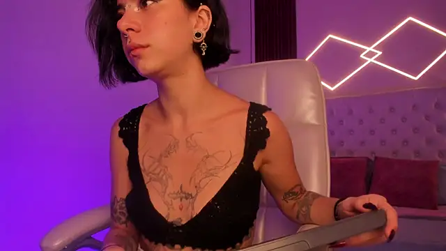 Snapshot of ZamabyCrucie chatting on October 21, 12:47 am ZamabyCrucie online show from October 21, 12:47 am