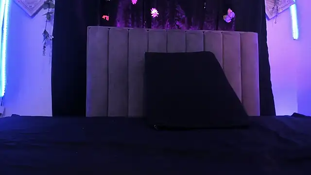 Snapshot of AkiraStone_ chatting on September 18, 1:42 pm AkiraStone  online show from September 18, 1:42 pm