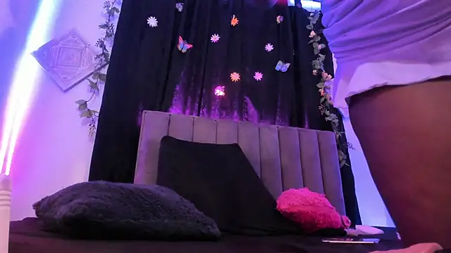 Snapshot of AkiraStone_ chatting on October 10, 8:14 pm AkiraStone  online show from October 10, 8:14 pm