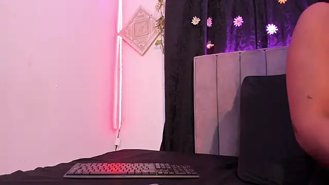 Snapshot of AkiraStone_ chatting on September 20, 1:53 pm AkiraStone  online show from September 20, 1:53 pm