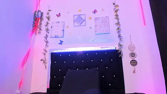 AkariRosetti online show from October 6, 7:29 pm