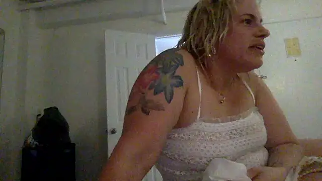 toomuchofafreak online show from September 13, 7:05 am