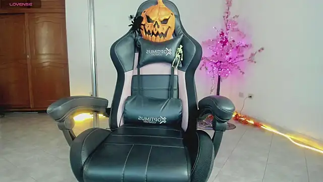 Snapshot of auraeroticaxxx chatting on October 8, 12:42 pm auraeroticaxxx online show from October 8, 12:42 pm